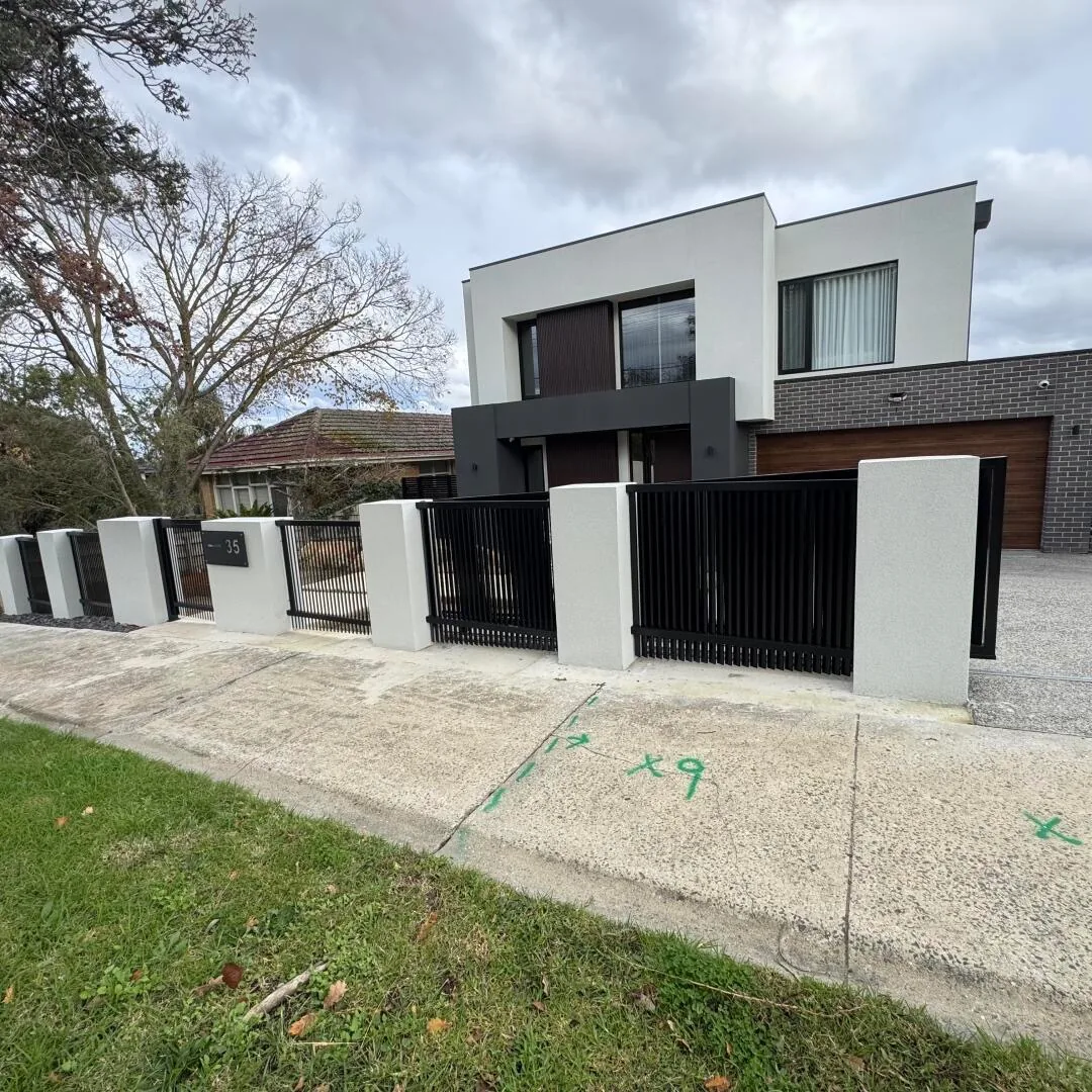 Automatic sliding gate and front fencing in Melbourne. Real ALAN GATE project.